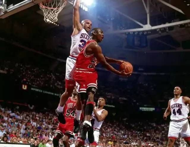 并奉上一记